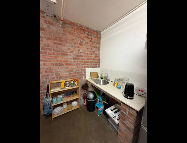 151M² BUILDING TO LET IN WOODSTOCK
